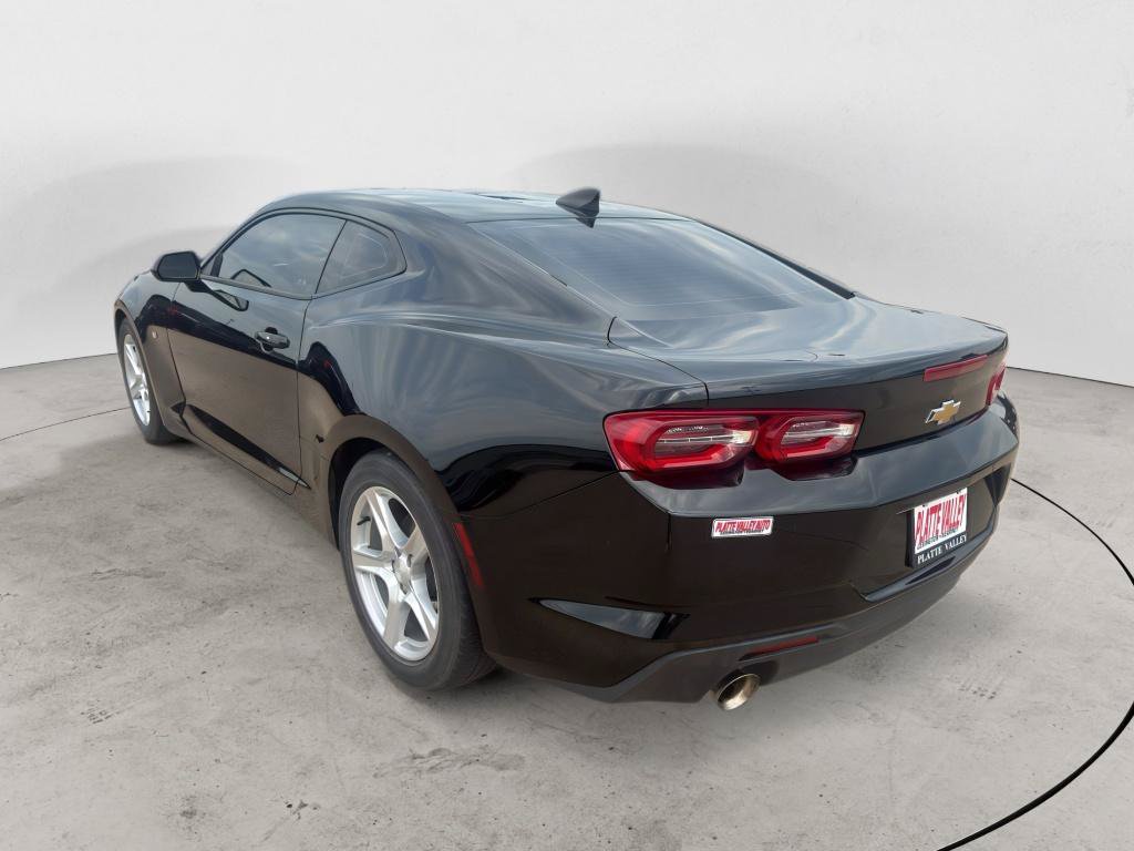 Used 2022 Chevrolet Camaro LT RWD image 7