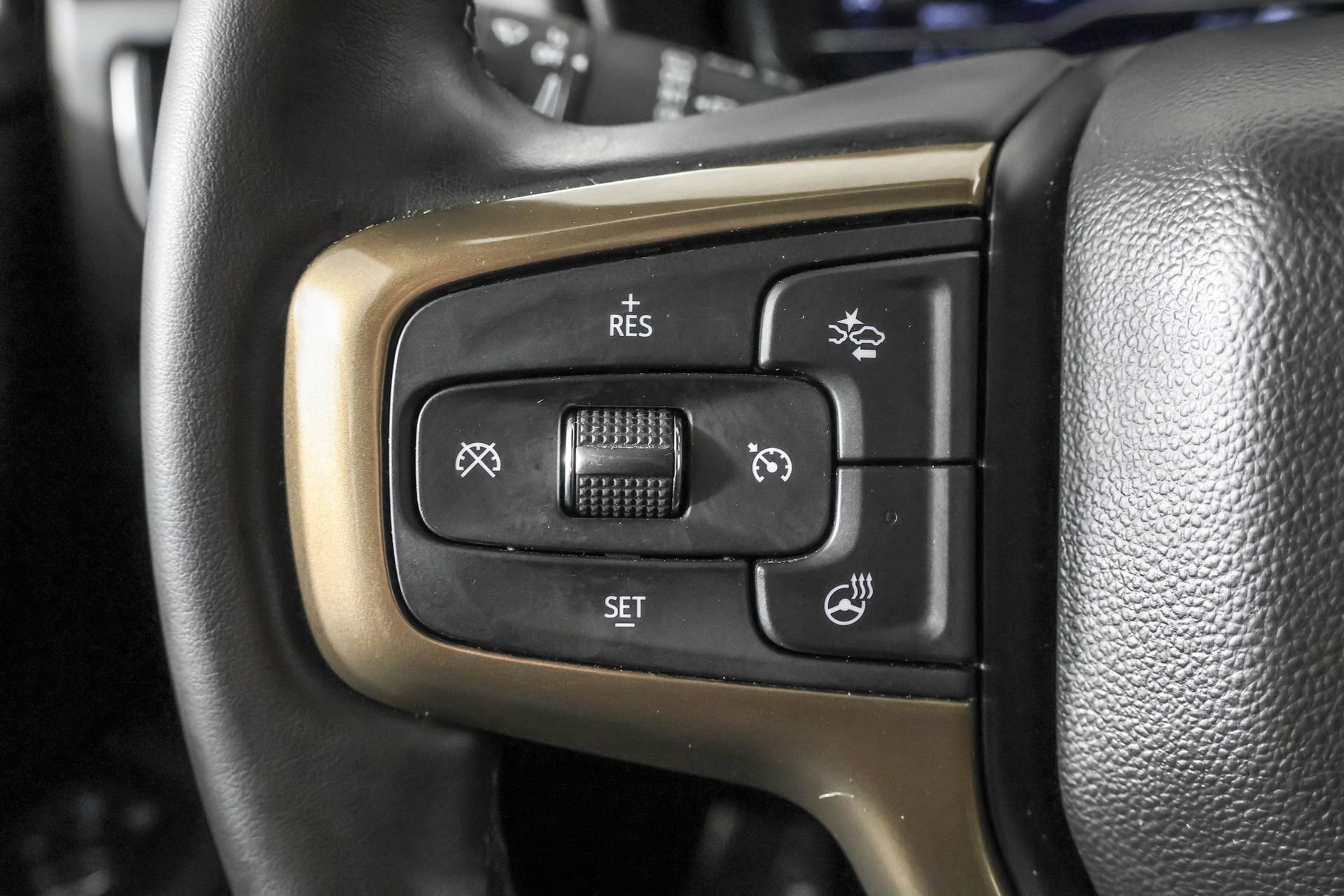 Used 2024 Chevrolet Suburban High Country image 33