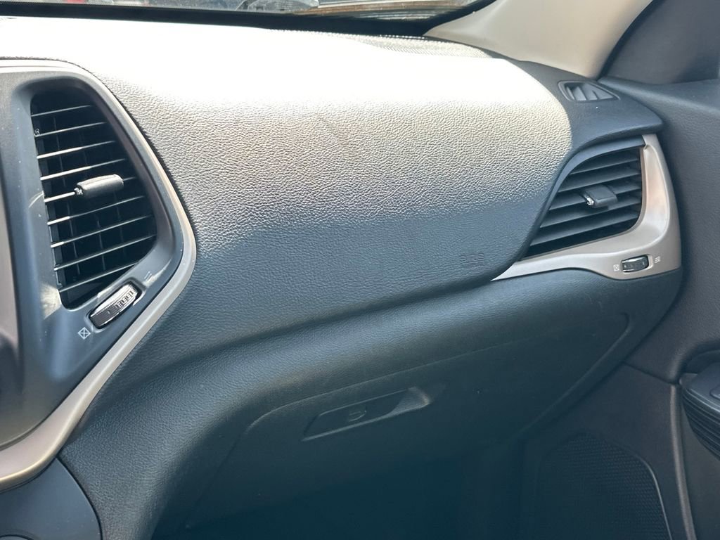 Used 2015 Jeep Cherokee Limited image 22