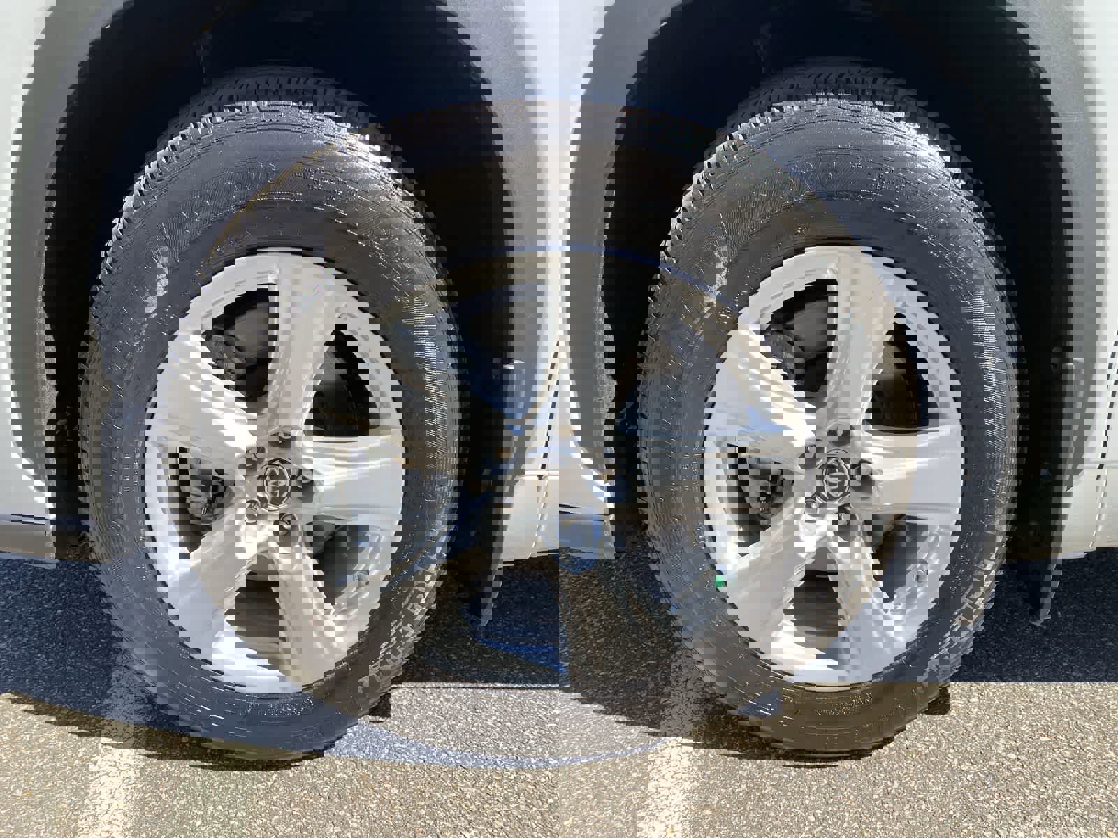 Used 2023 Toyota Highlander LE image 12