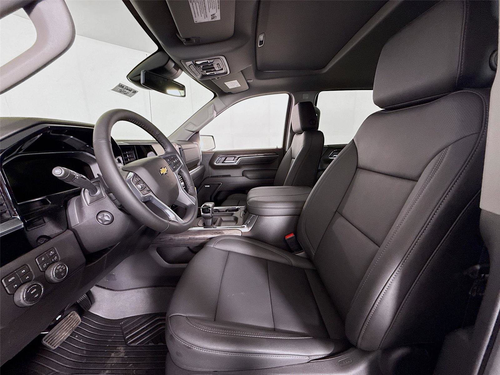 New 2026 Chevrolet Silverado 1500 LTZ w/ LTZ Premium Package AWD/4WD image 16