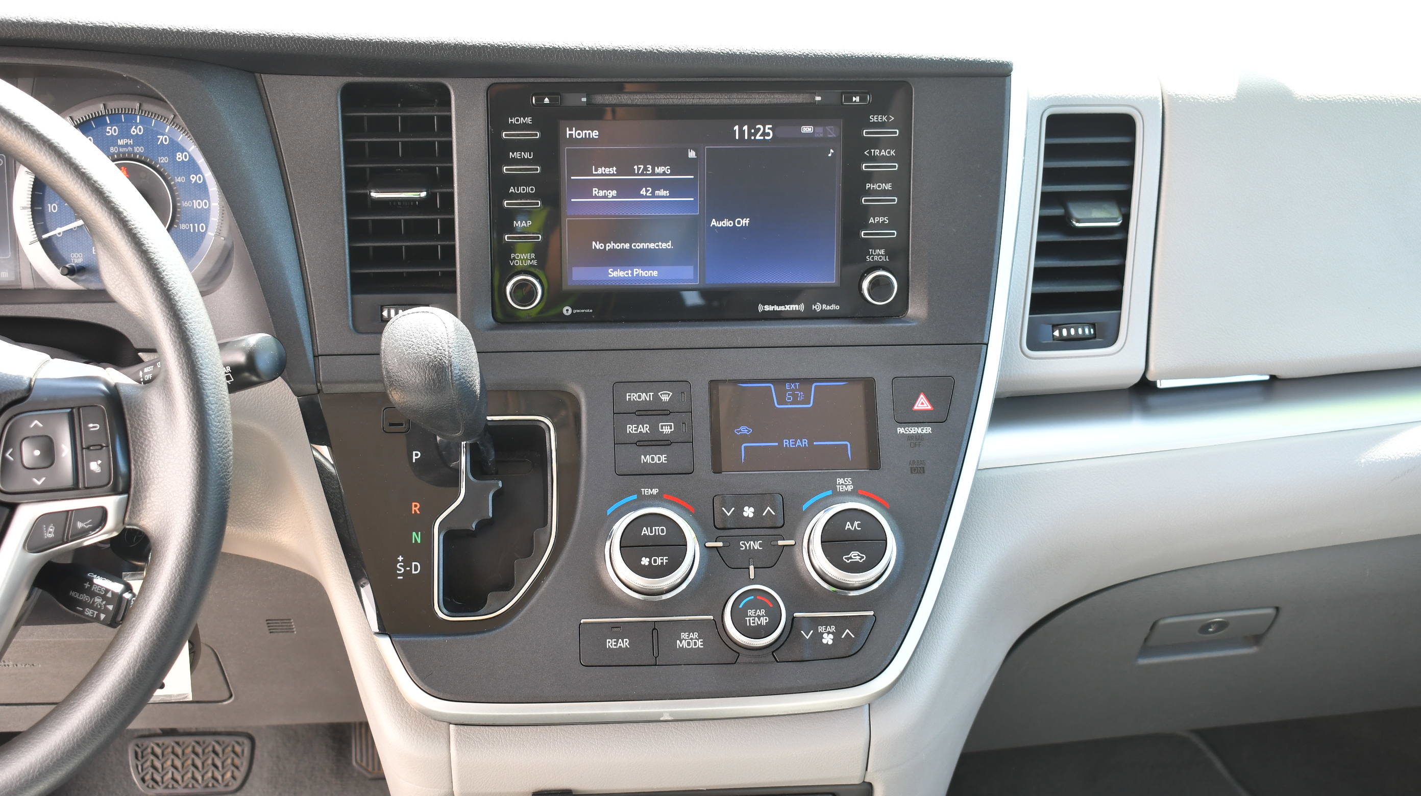 Used 2020 Toyota Sienna LE w/ Carpet Mat Package image 15