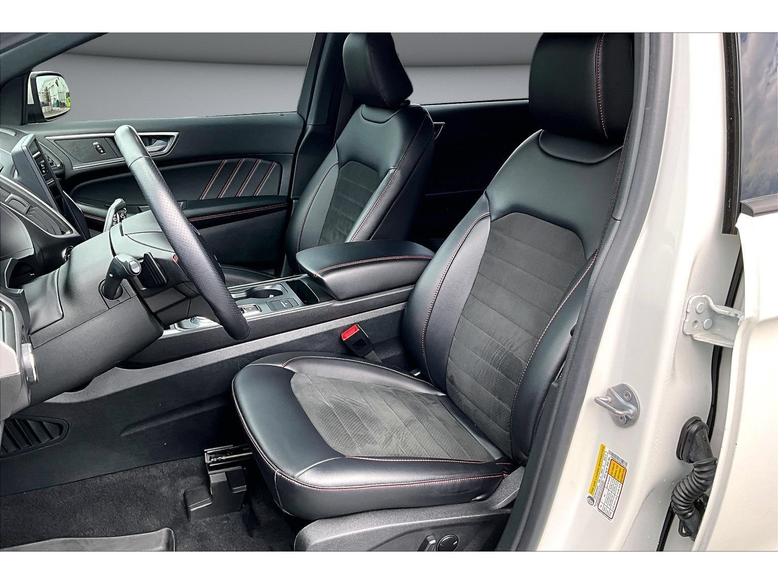 Used 2022 Ford Edge ST-Line w/ Class II Trailer Tow Package AWD/4WD image 31