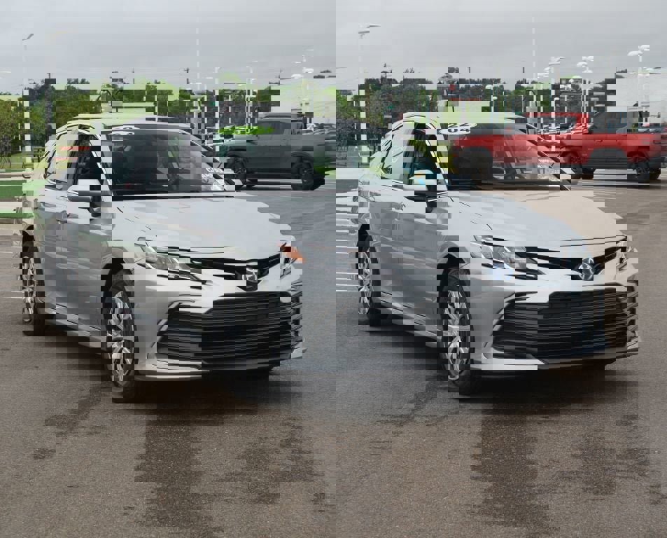 Used 2024 Toyota Camry LE FWD image 2