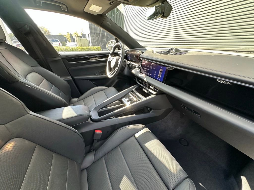 Used 2025 Porsche Macan 4 Electric image 39