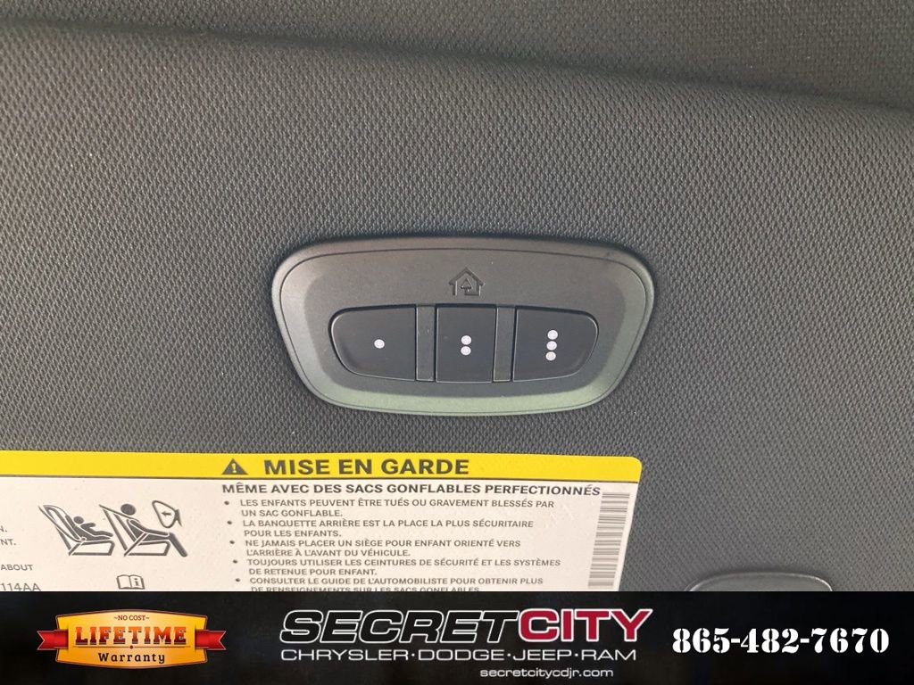 New 2026 Chrysler Pacifica Select image 21