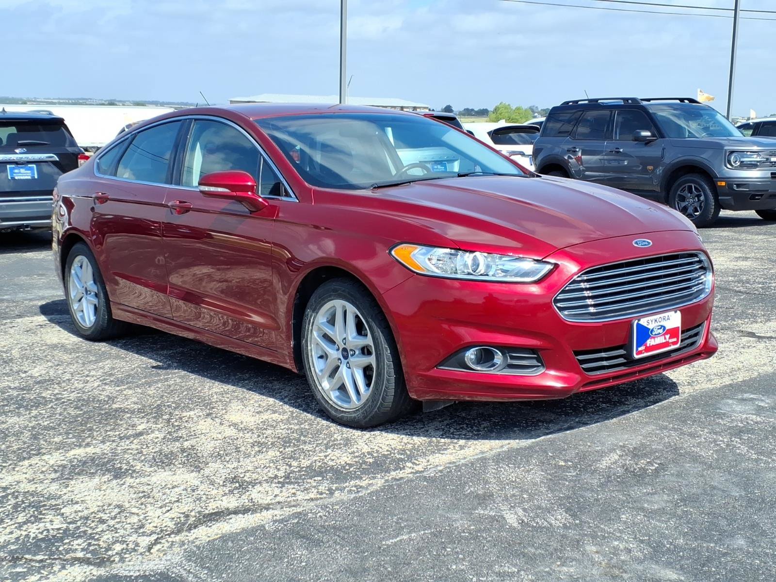 Used 2015 Ford Fusion SE w/ Equipment Group 202A FWD image 3