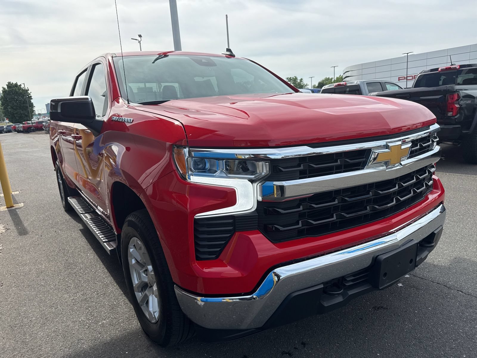 Used 2024 Chevrolet Silverado 1500 LT AWD/4WD image 4