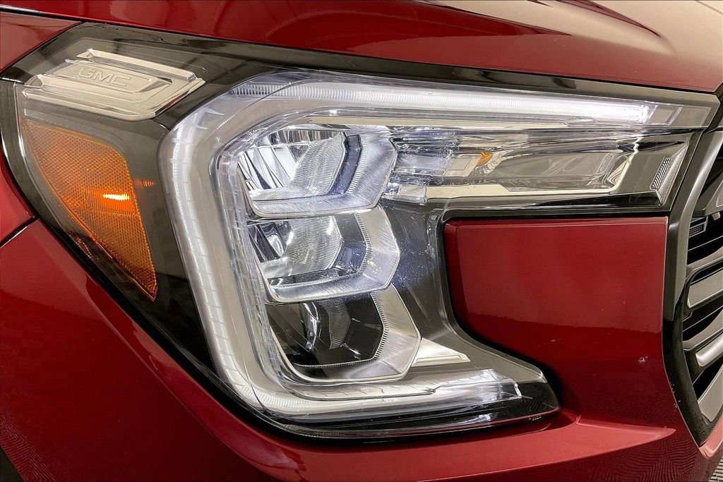 Used 2024 GMC Terrain SLE w/ Driver Convenience Package image 39