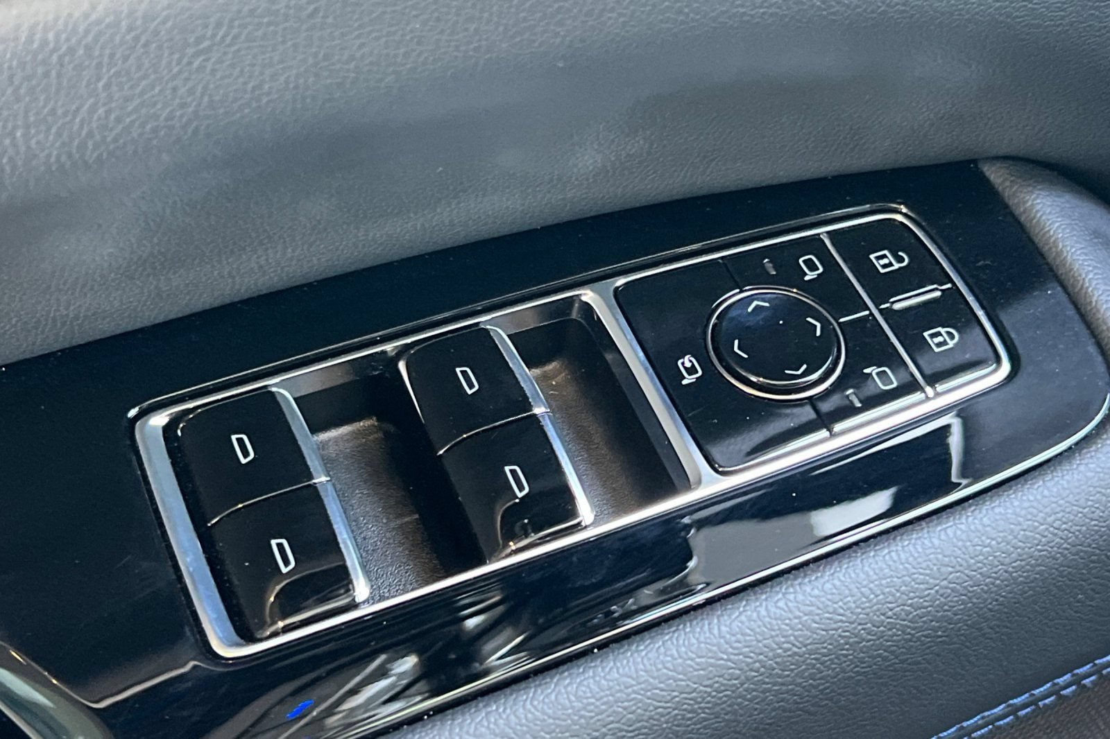 Used 2026 Cadillac Escalade IQL Luxury AWD/4WD image 11