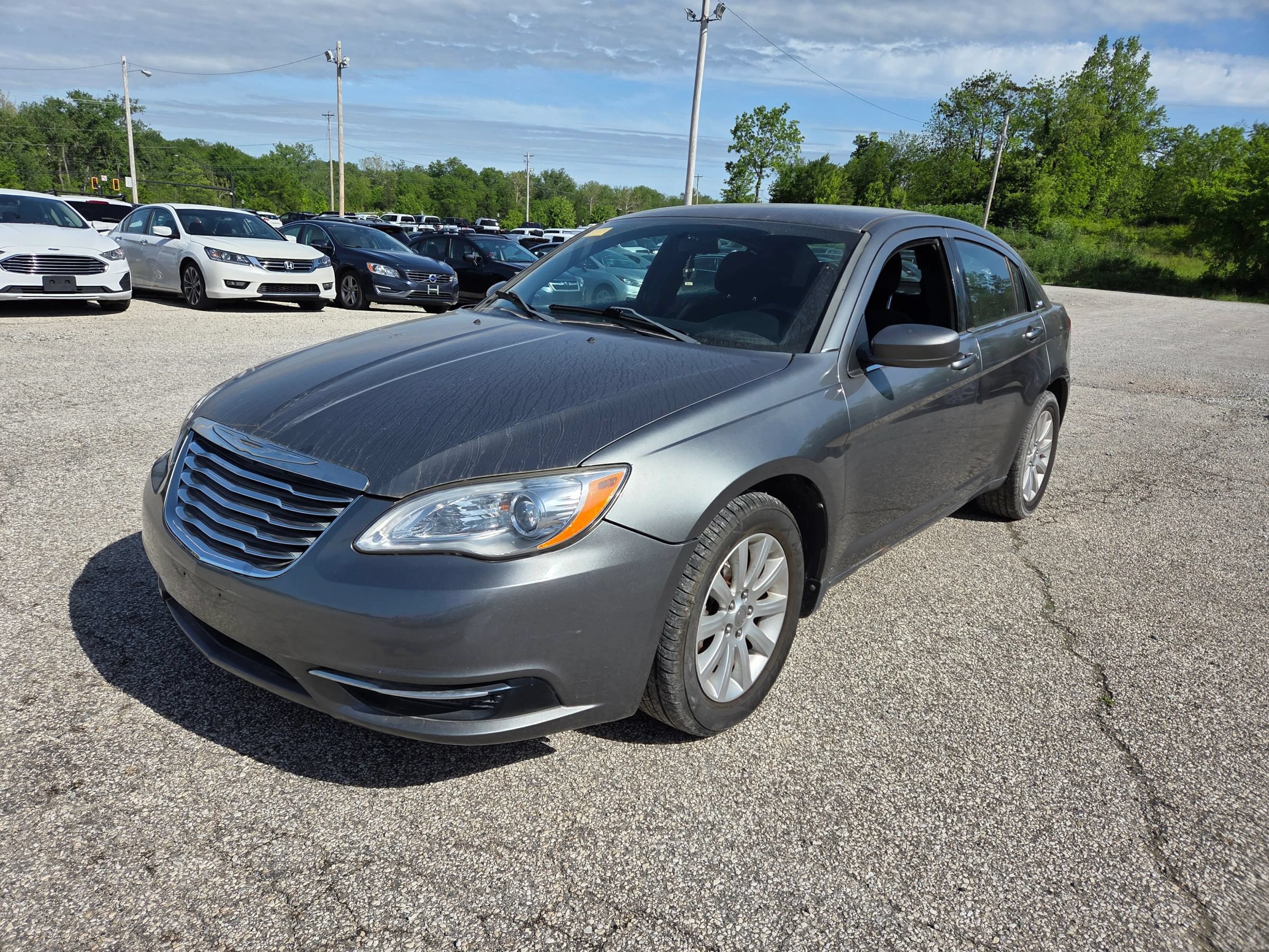 Used 2011 Chrysler 200 Touring FWD image 2