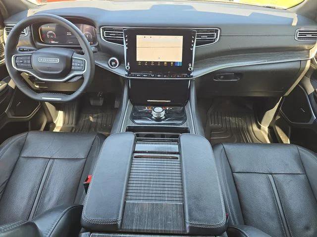 Certified 2024 Jeep Wagoneer Series II w/ Flexible Seating Group RWD image 9