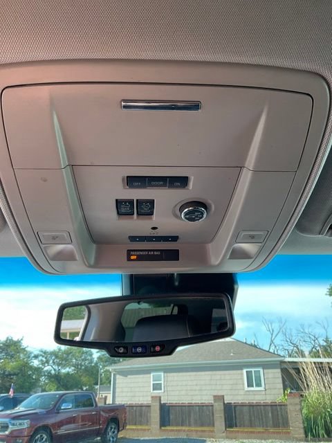Used 2015 Chevrolet Tahoe LTZ AWD/4WD image 32