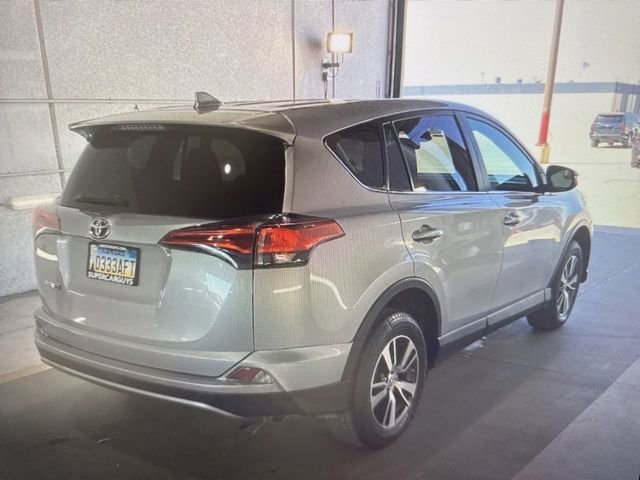 Used 2018 Toyota RAV4 XLE FWD image 4