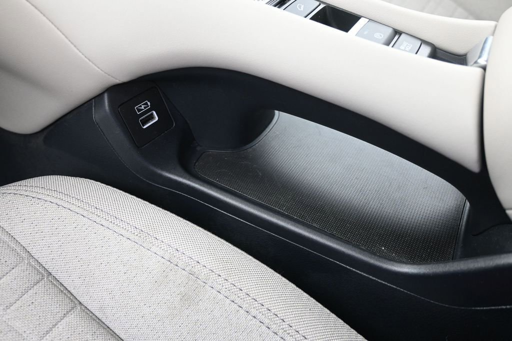 Used 2023 Honda HR-V LX image 18