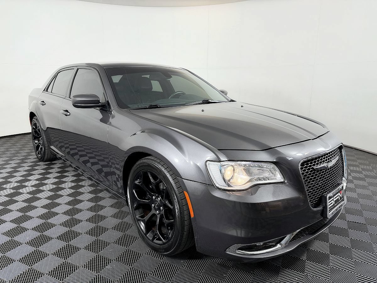 Used 2017 Chrysler 300 S RWD image 6