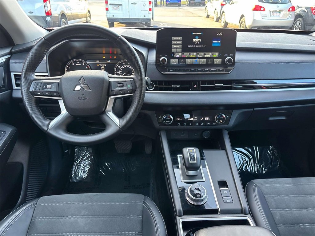 Used 2024 Mitsubishi Outlander SE image 11