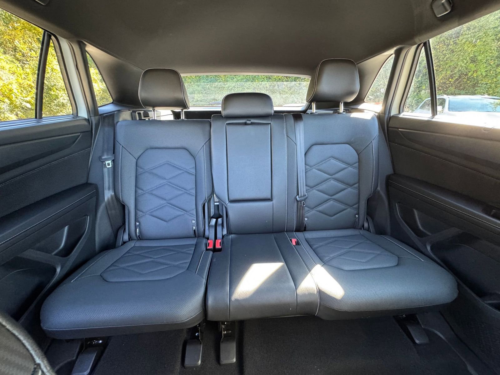 Used 2025 Volkswagen Atlas Cross Sport SE image 33