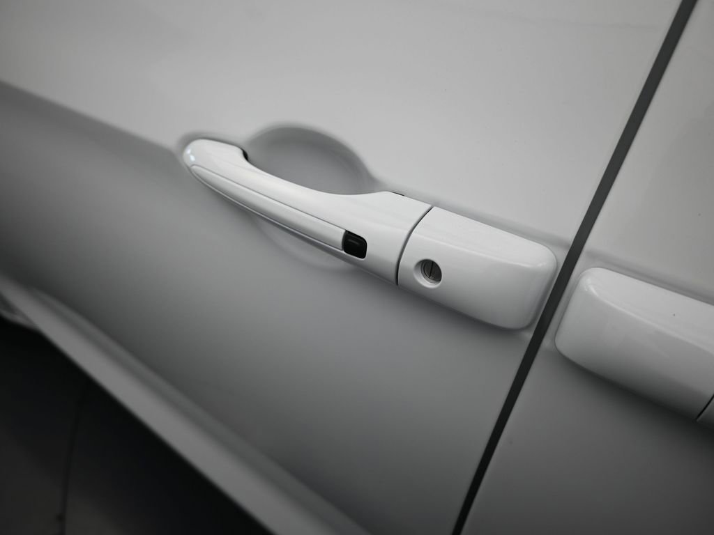 Used 2025 Chrysler Pacifica Select FWD image 28