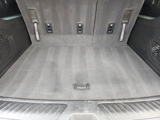 Used 2025 Chevrolet Suburban LS image 32