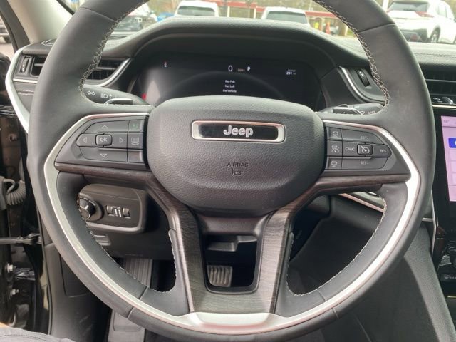 Used 2023 Jeep Grand Cherokee Limited w/ Black Appearance Package image 19