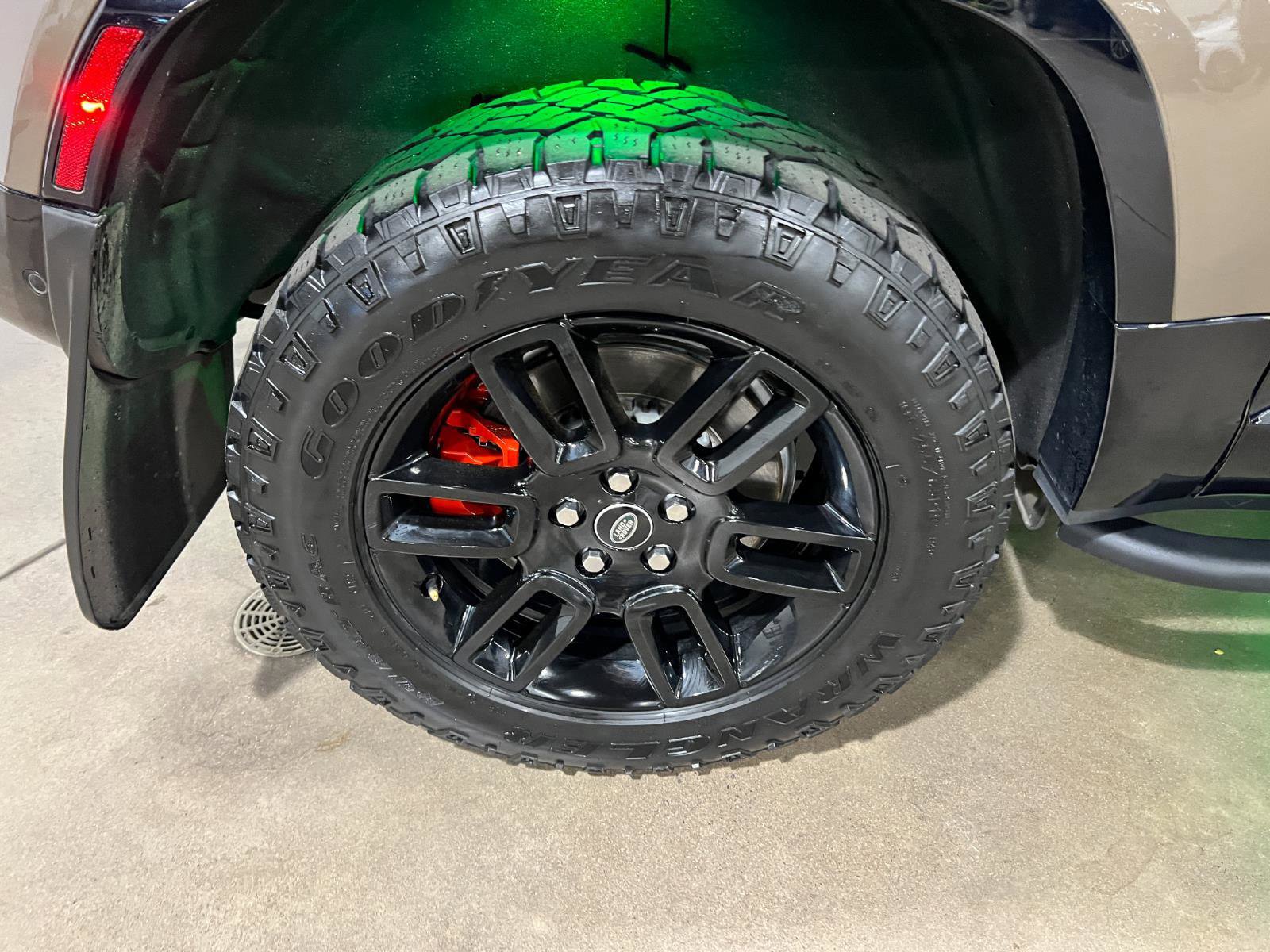 Used 2023 Land Rover Defender 90 X image 38