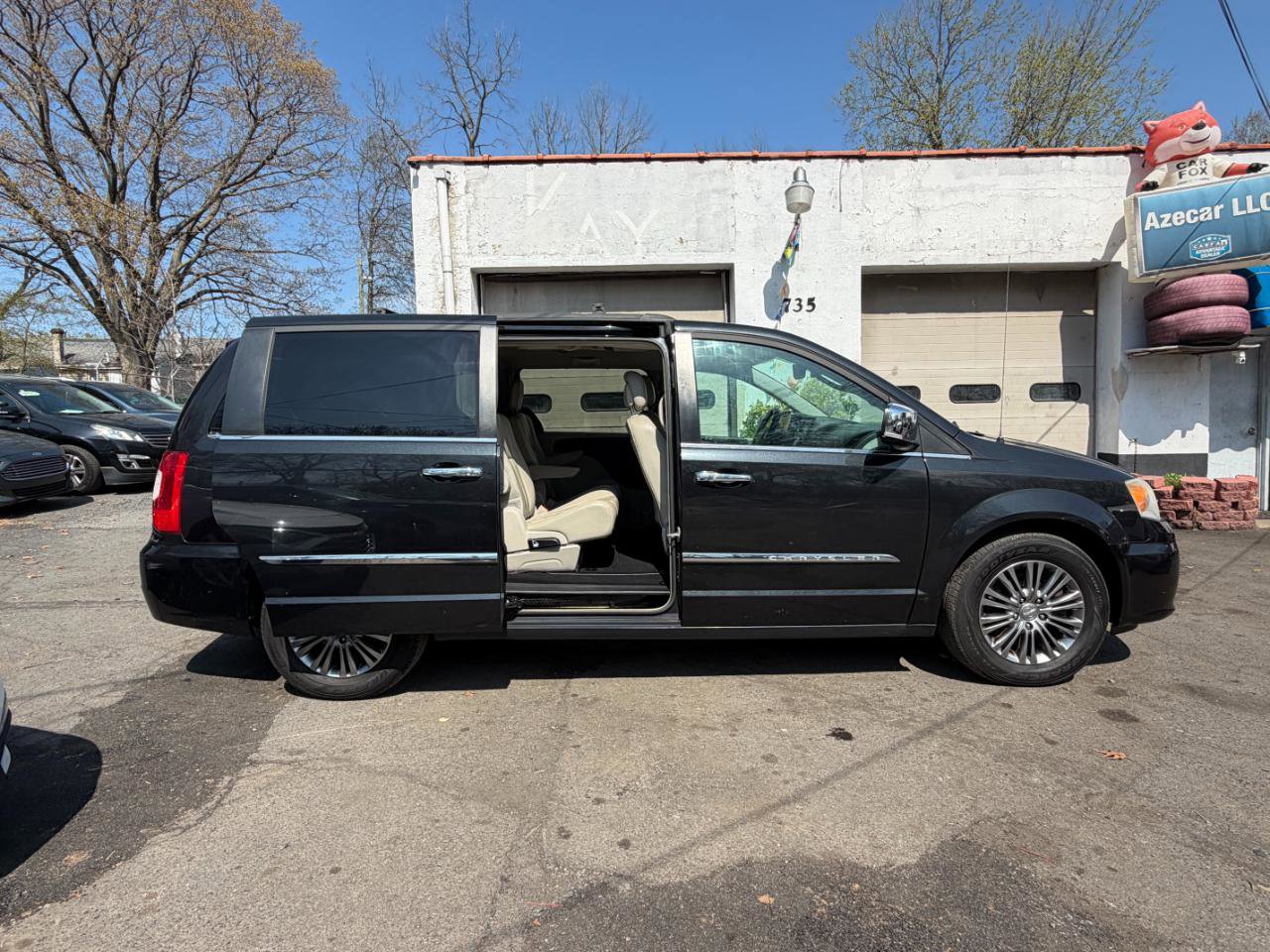Used 2014 Chrysler Town & Country Touring-L w/ Driver Convenience Group image 22