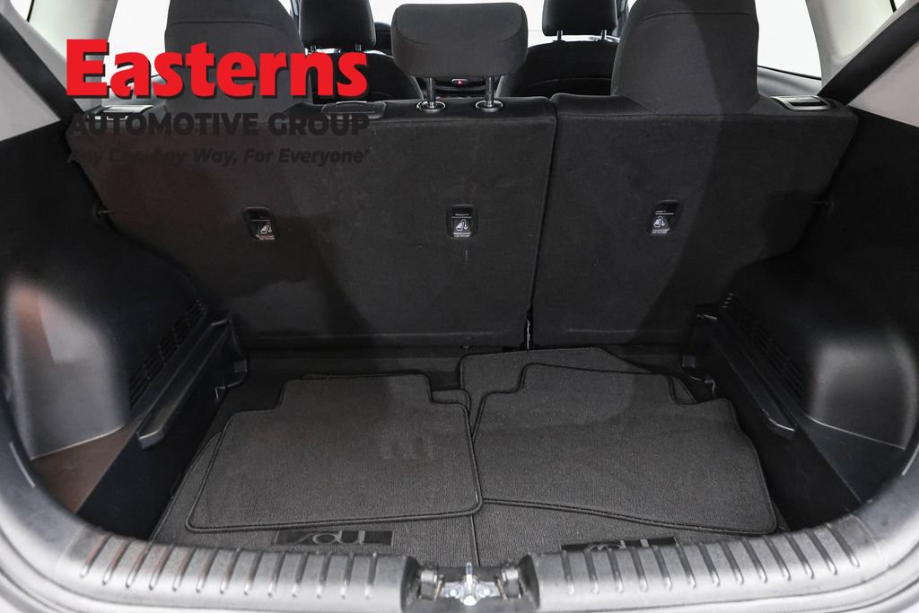 Used 2025 Kia Soul LX w/ LX Technology Package FWD image 9