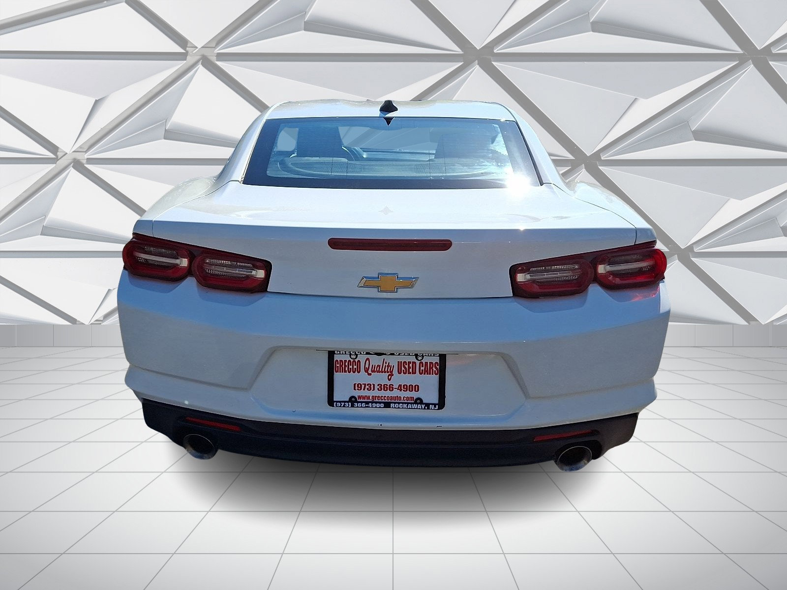 Used 2020 Chevrolet Camaro LT RWD image 9