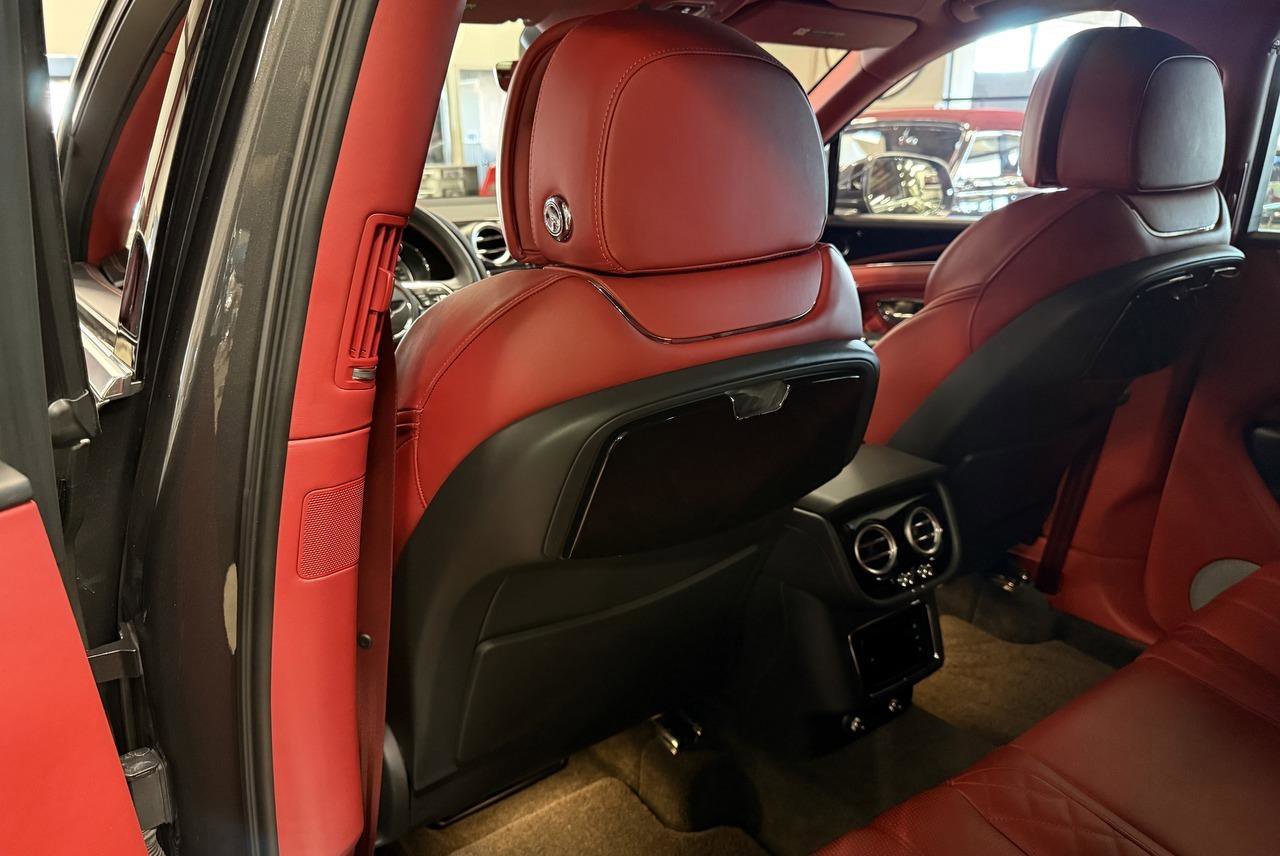 Used 2018 Bentley Bentayga image 71