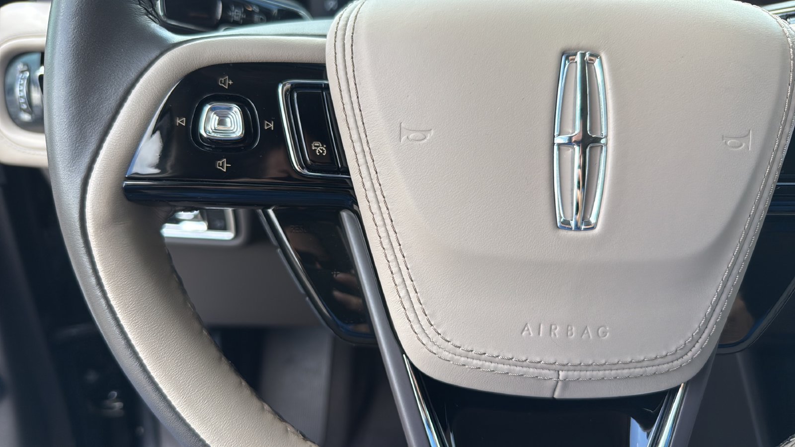 Used 2023 Lincoln Aviator Reserve w/ Equipment Group 201A AWD/4WD image 16