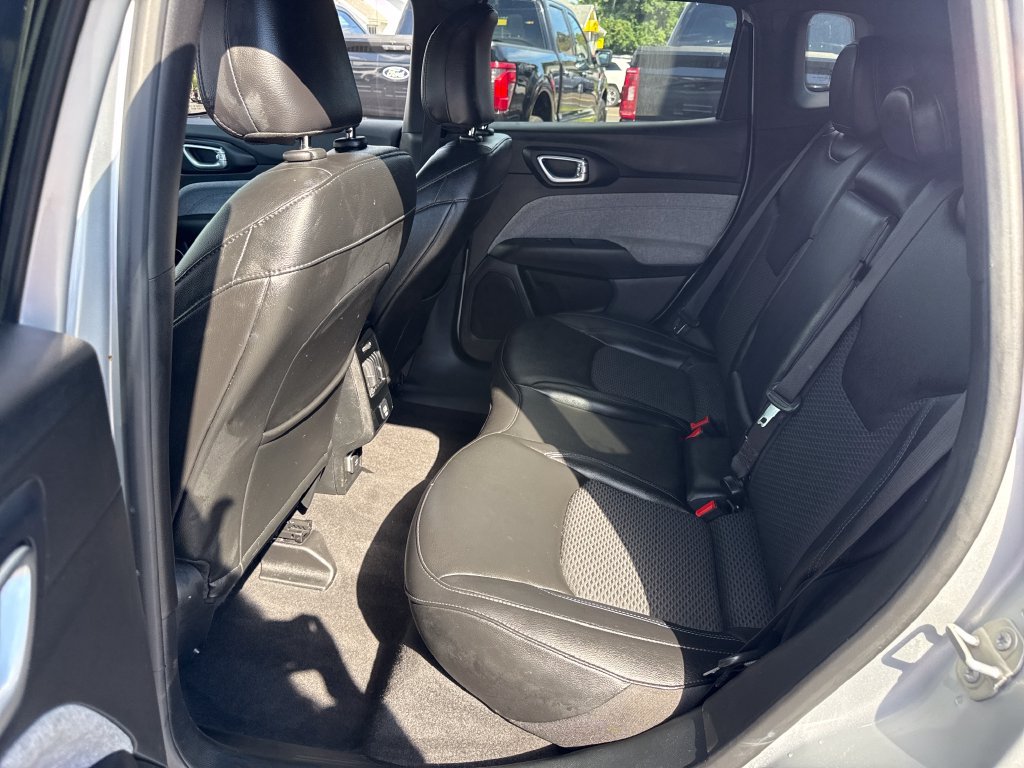 Used 2024 Jeep Compass Latitude AWD/4WD image 17