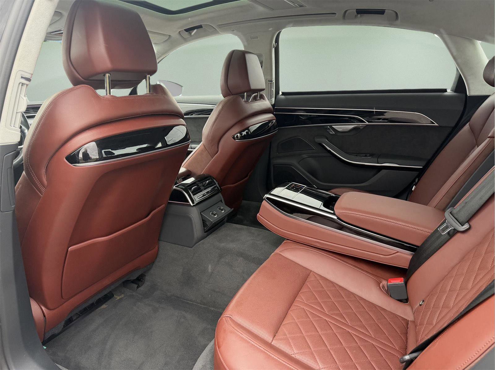 Used 2020 Audi S8 L w/ S8 Executive Package image 43