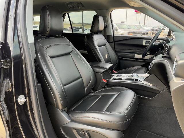 Certified 2022 Ford Explorer XLT w/ Equipment Group 202A image 30