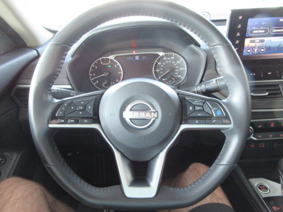 Used 2024 Nissan Altima 2.5 SV w/ SV Premium Package image 12