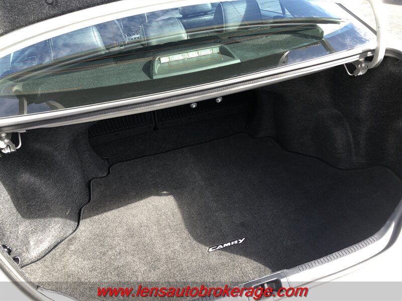 Used 2014 Toyota Camry SE FWD image 17