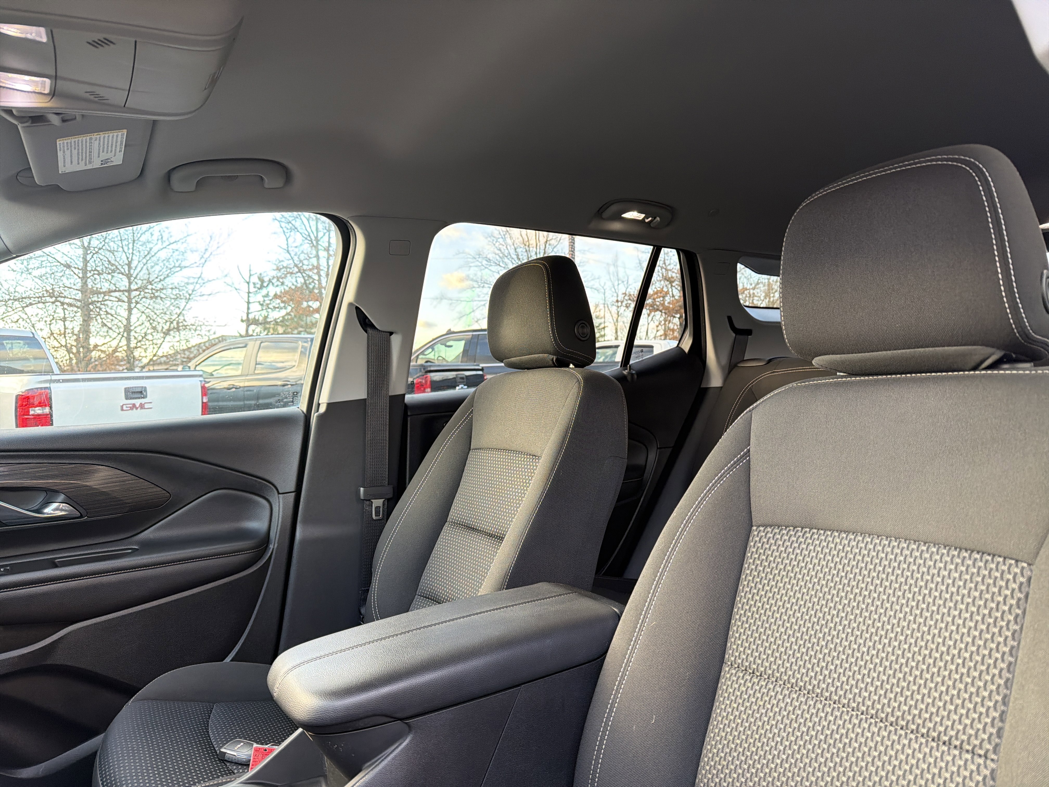 Used 2022 GMC Terrain SLE w/ Driver Convenience Package image 29