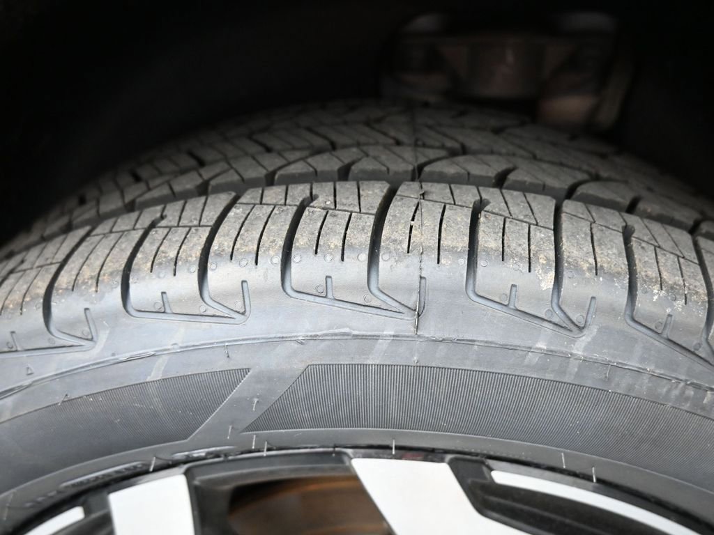 Used 2025 Kia Telluride S image 9