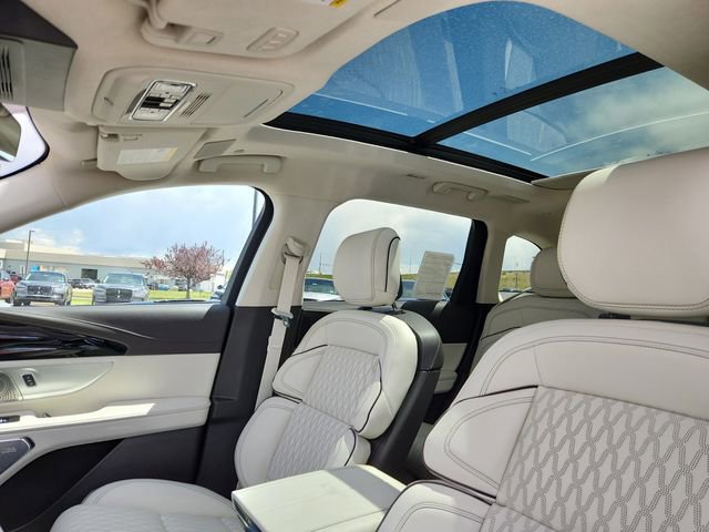 New 2025 Lincoln Nautilus Black Label w/ Jet Appearance Package image 24