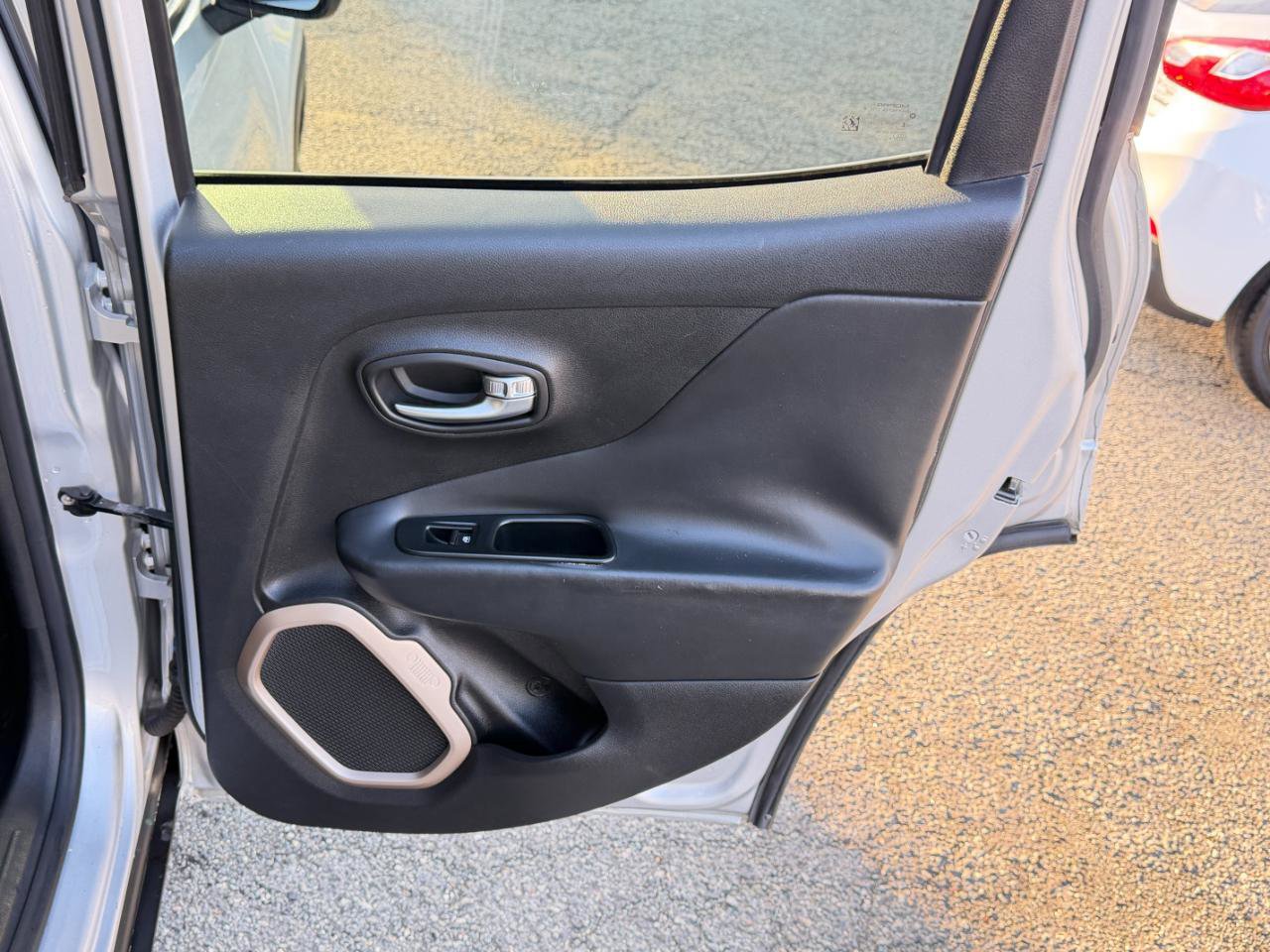Used 2015 Jeep Renegade Limited AWD/4WD image 41