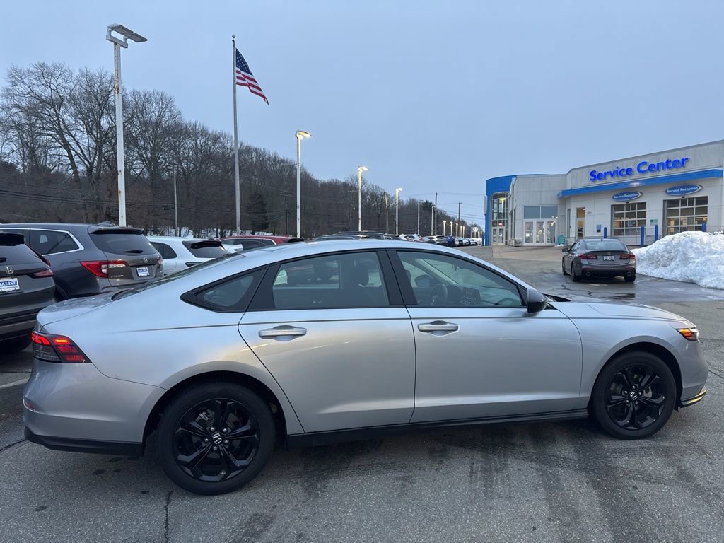 Used 2025 Honda Accord SE image 4