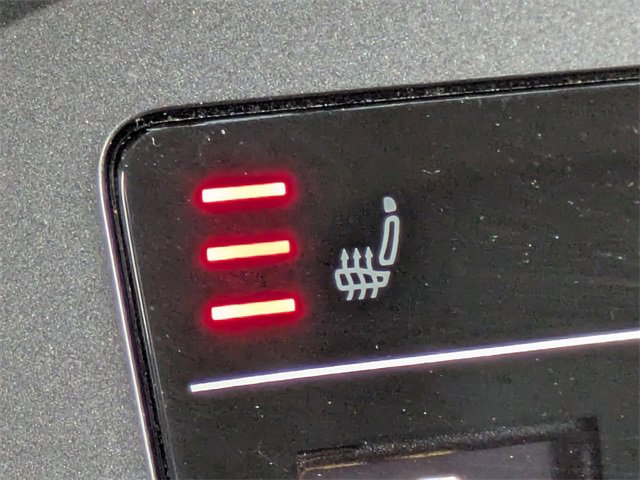 Used 2024 Volkswagen Tiguan SE image 25