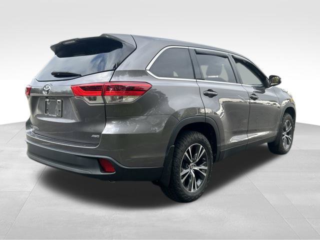 Used 2019 Toyota Highlander LE AWD/4WD image 5