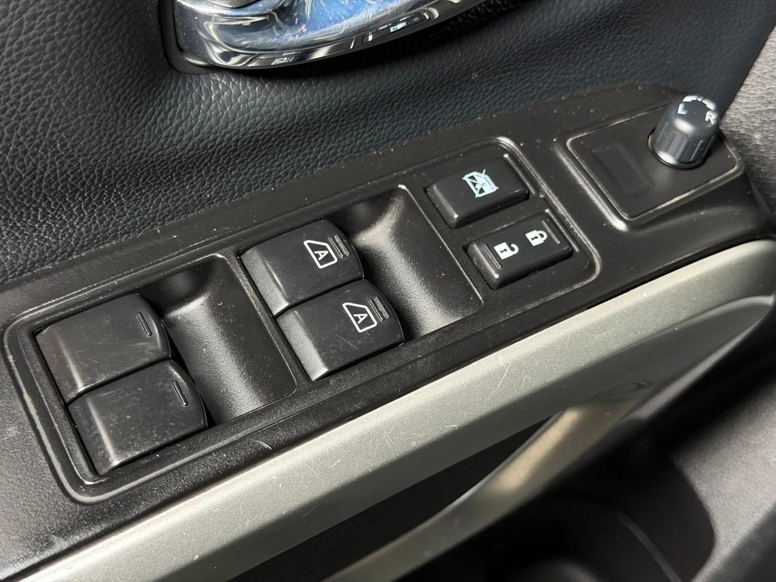 Used 2018 Nissan Titan S AWD/4WD image 23