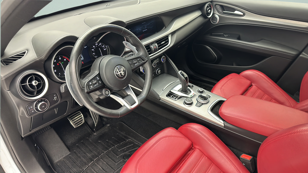 Used 2023 Alfa Romeo Stelvio Veloce AWD/4WD image 12