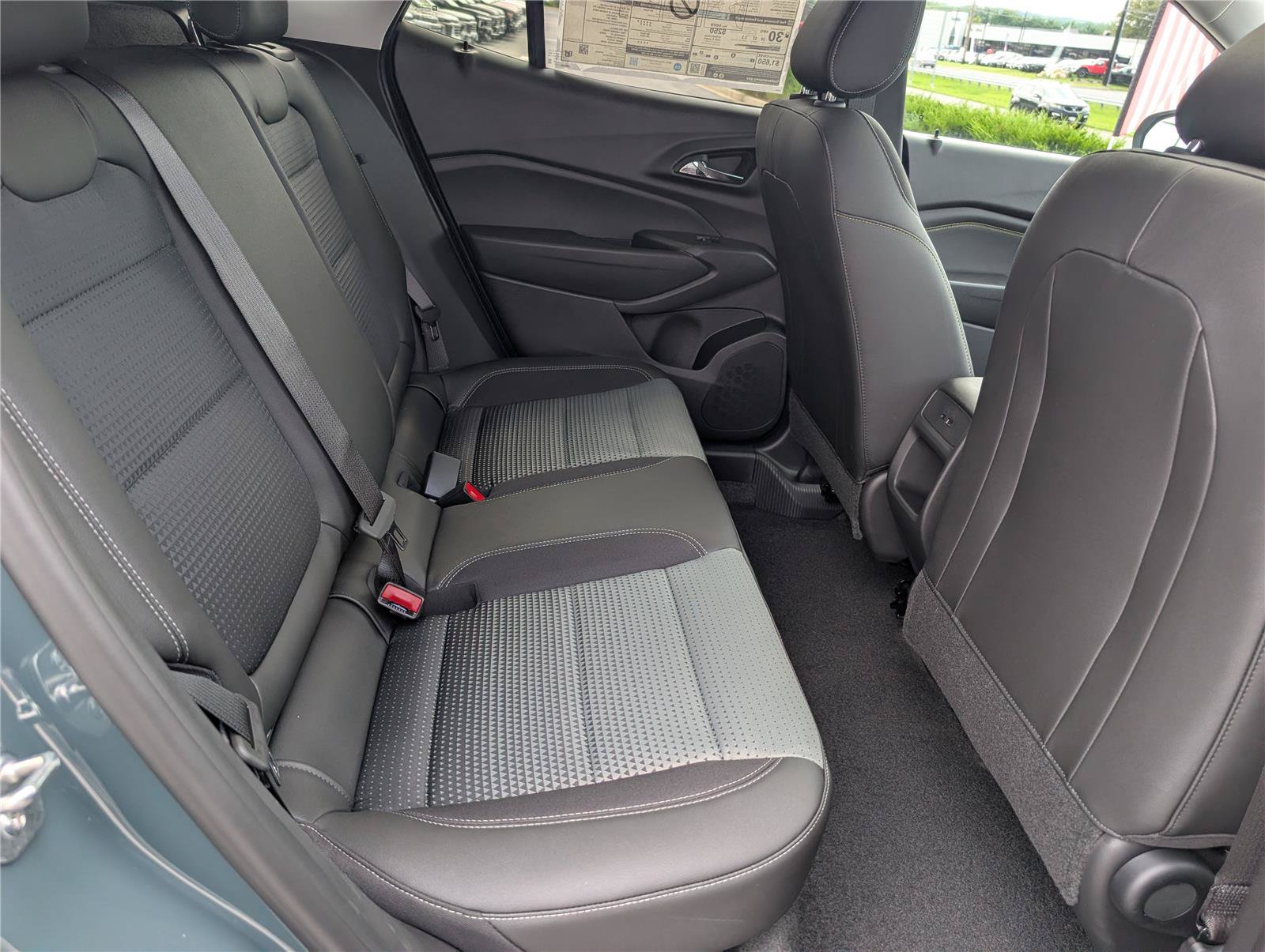 New 2026 Chevrolet Trax LT w/ Sunroof Package FWD image 8