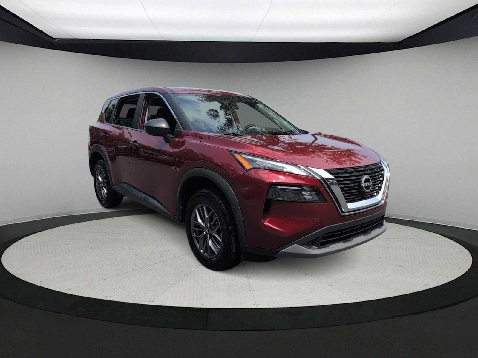 Used 2023 Nissan Rogue S AWD/4WD image 2