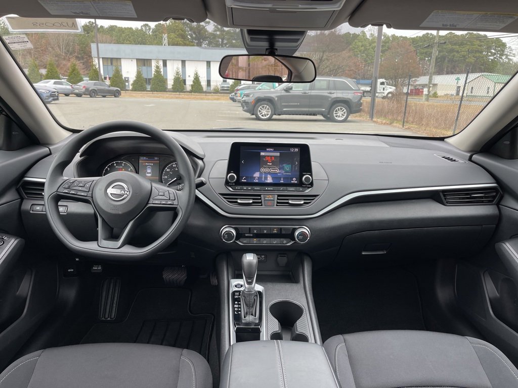 Used 2025 Nissan Altima 2.5 S image 8