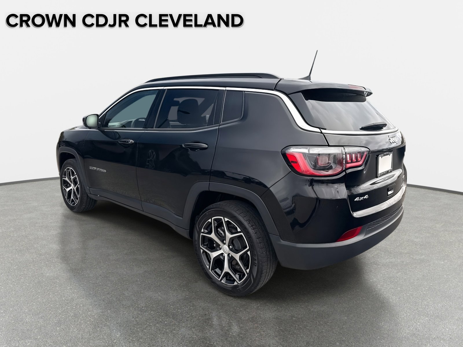 Used 2024 Jeep Compass Latitude image 6