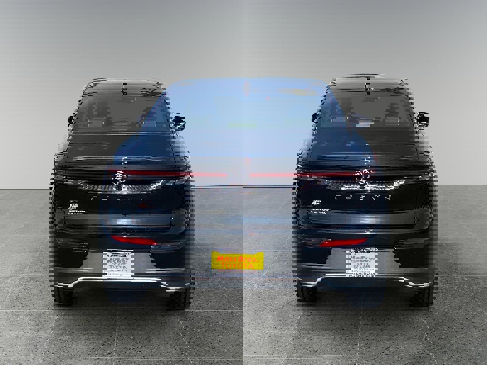 Used 2025 Toyota Crown XLE AWD/4WD image 4